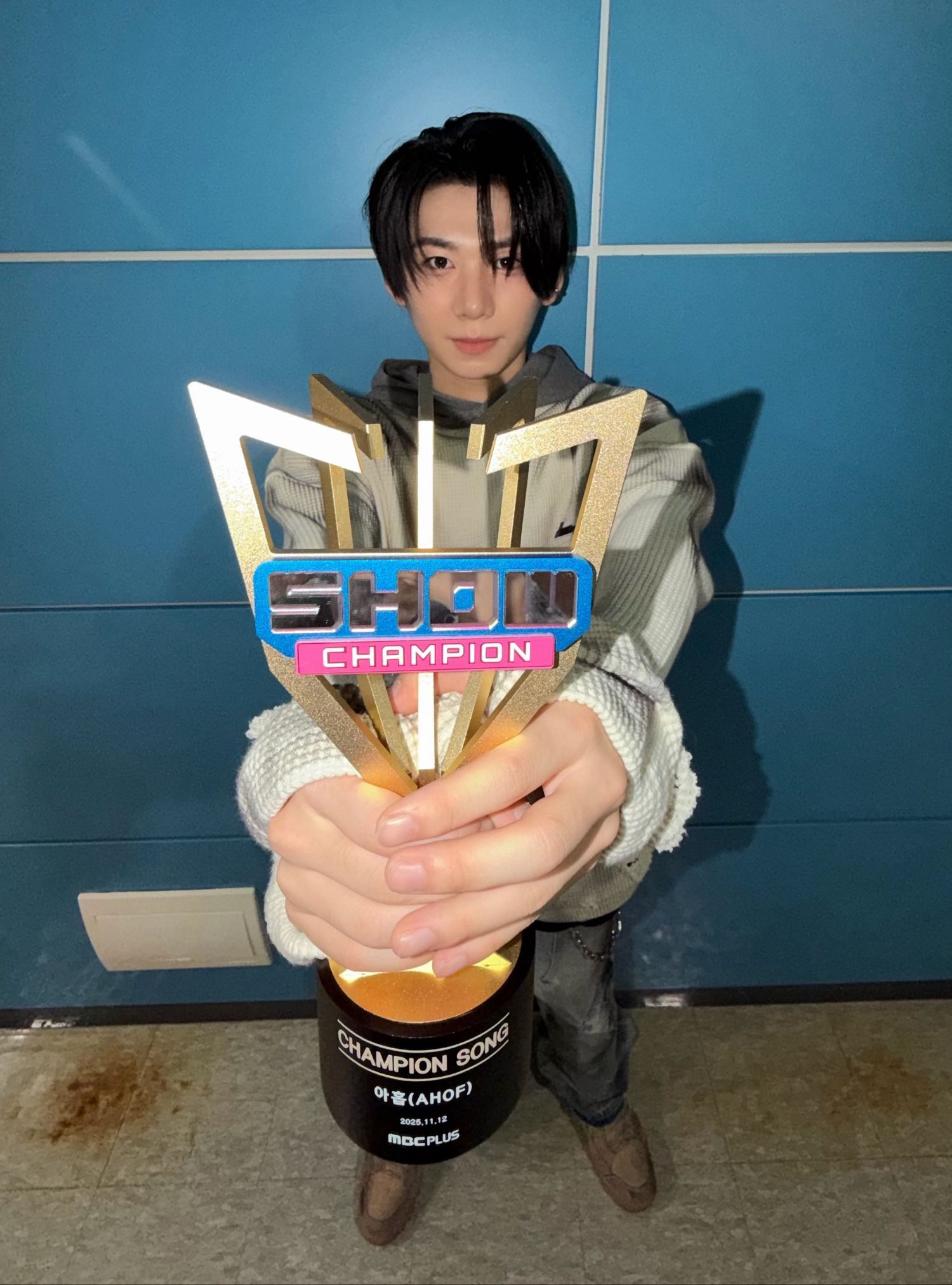 A moment captured by Park Han (AHOF)'s fan