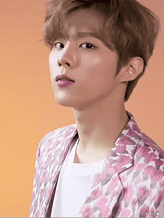 Behind-the-scenes cut of Kim Wooseok