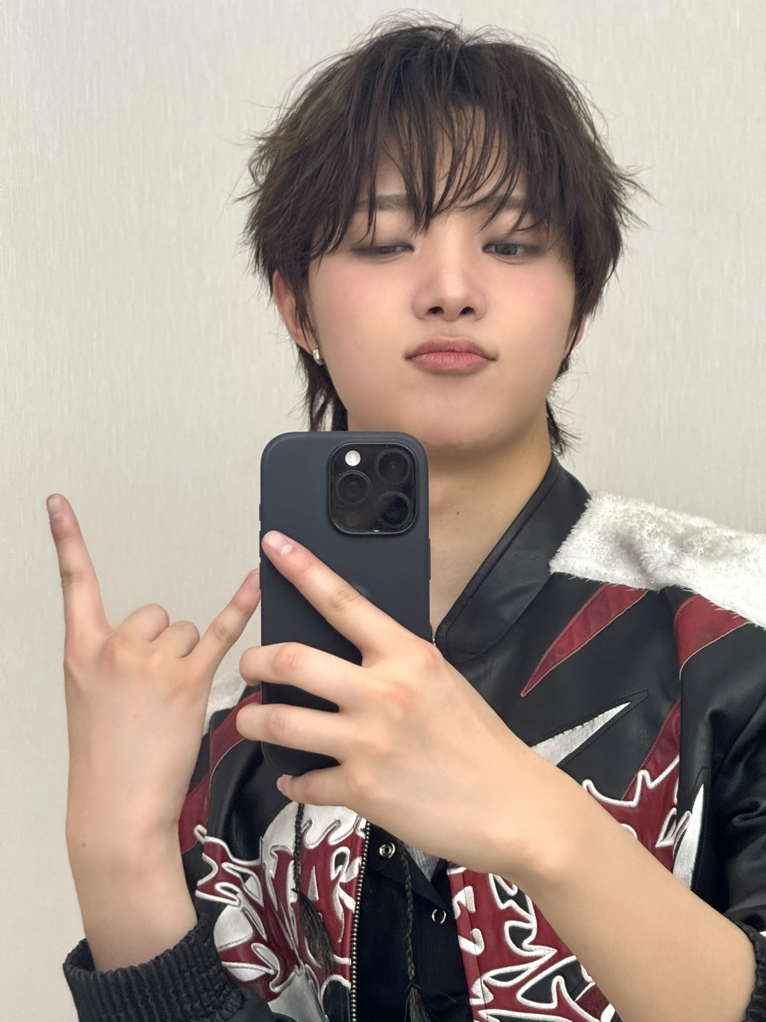 Behind-the-scenes cut of EJ (&TEAM)