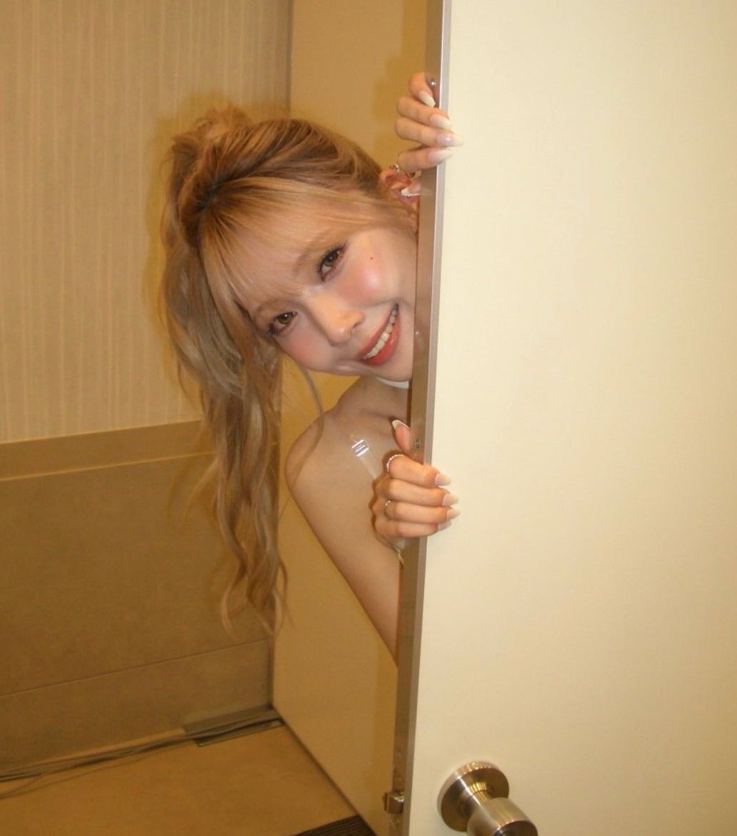 Latest photo of Mayuka (NiziU)