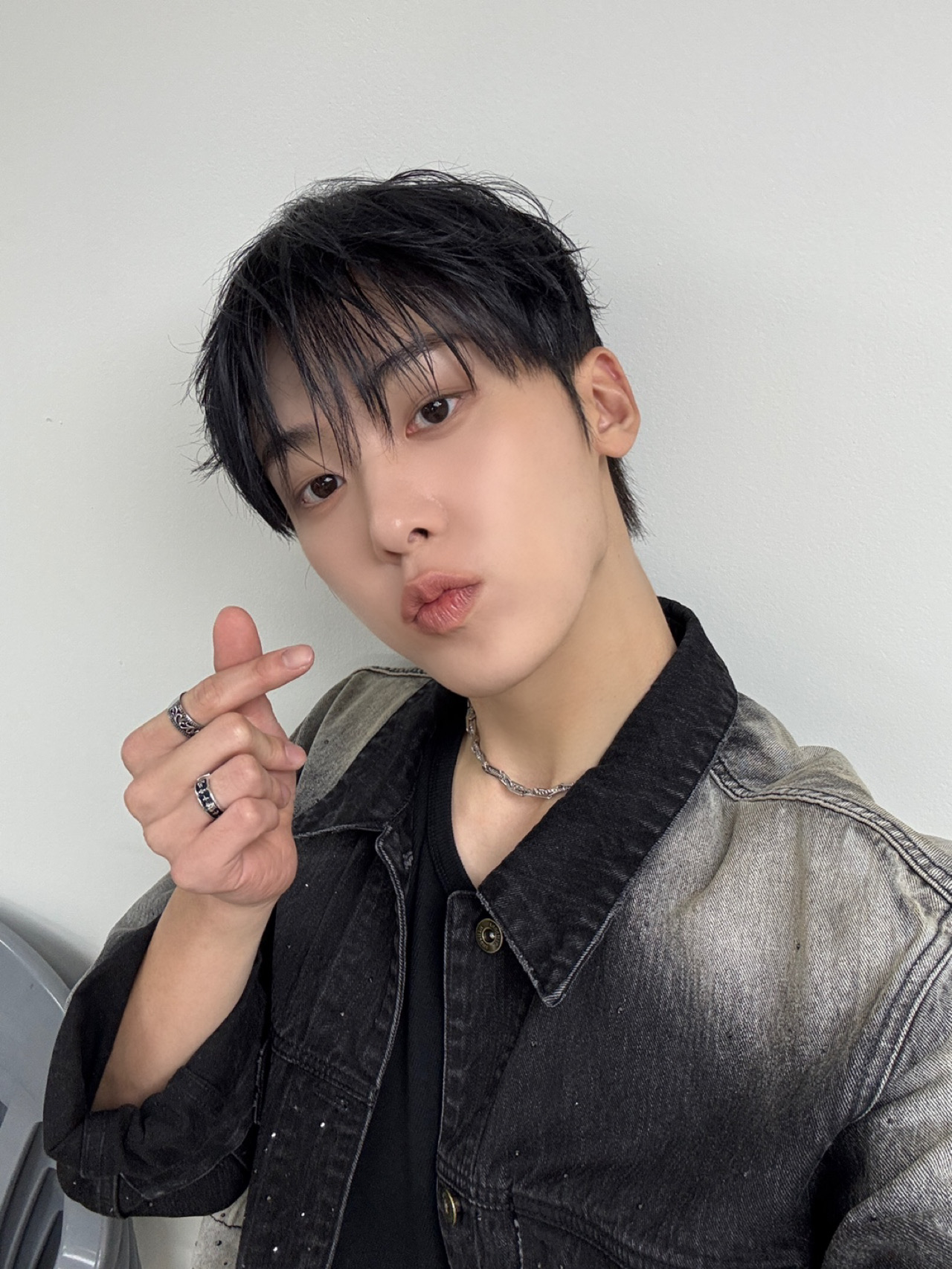 尹产贺 (ASTRO)的最新照片