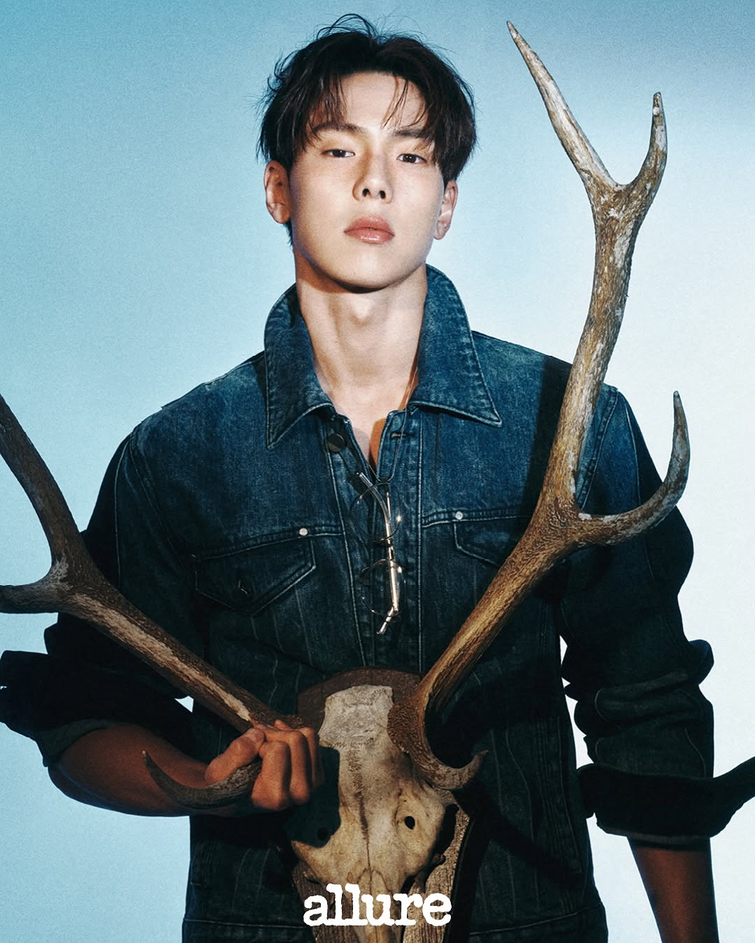 Behind-the-scenes cut of Shownu (MONSTA X)