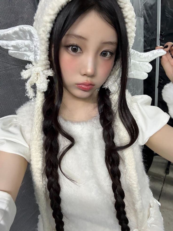 Behind-the-scenes cut of Wonhee (ILLIT)