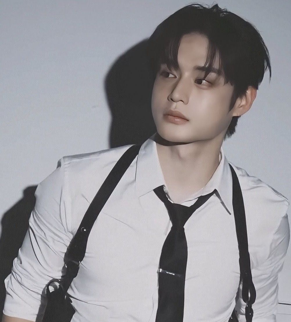 Potret di balik layar Kim Jiwoong (ZEROBASEONE)