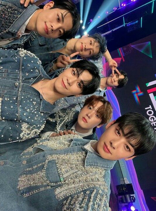 ASTRO的最新照片