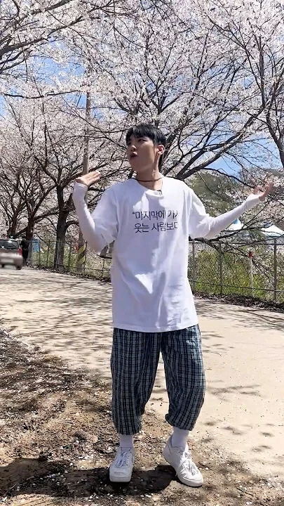 Behind-the-scenes cut of Park Woojin (AB6IX)