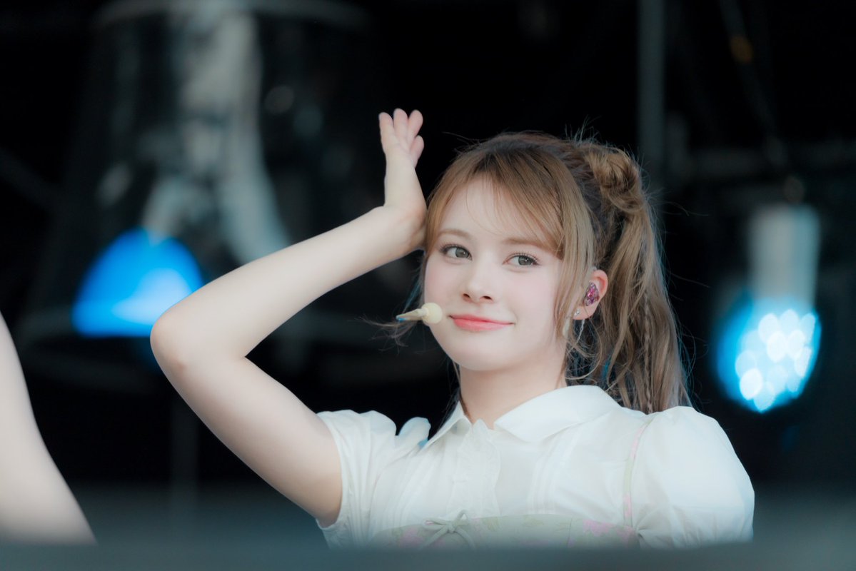 Recent activity shot of NiziU