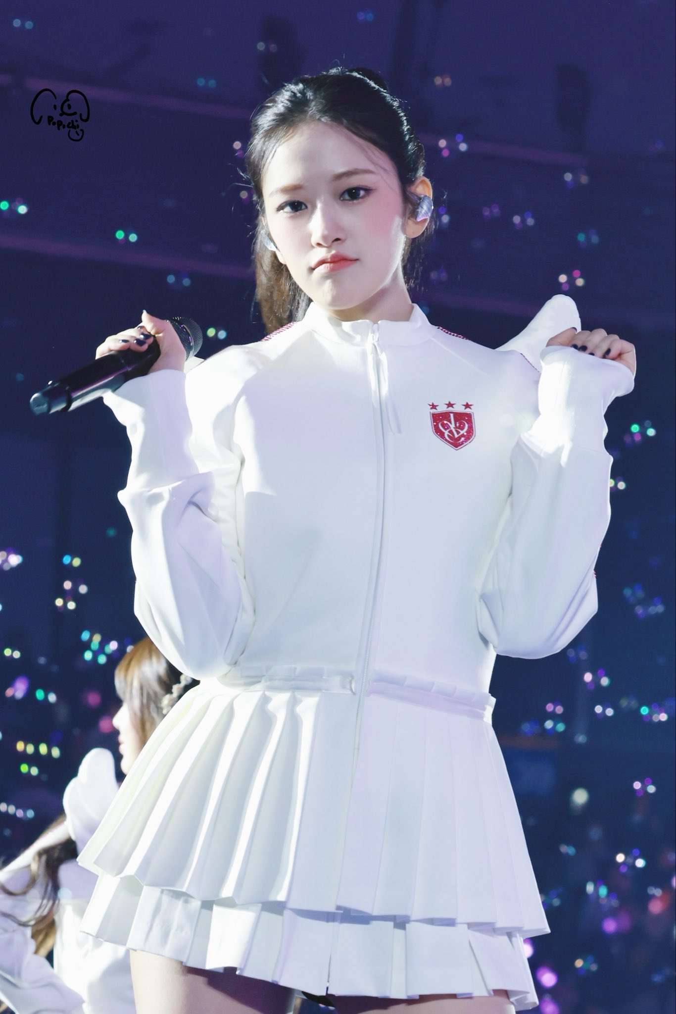 Behind-the-scenes cut of IVE