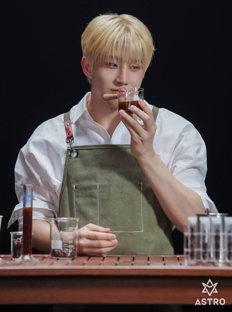 A moment captured by Jinjin (ASTRO)'s fan