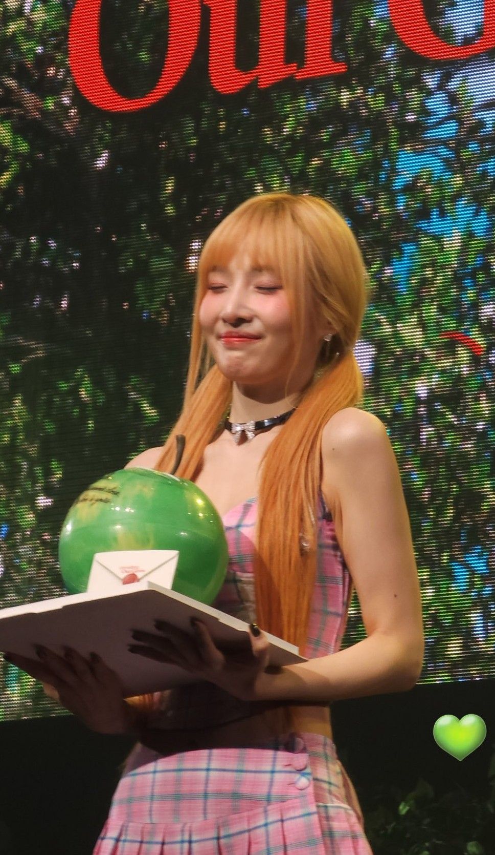 Behind-the-scenes cut of Joy (Red Velvet)