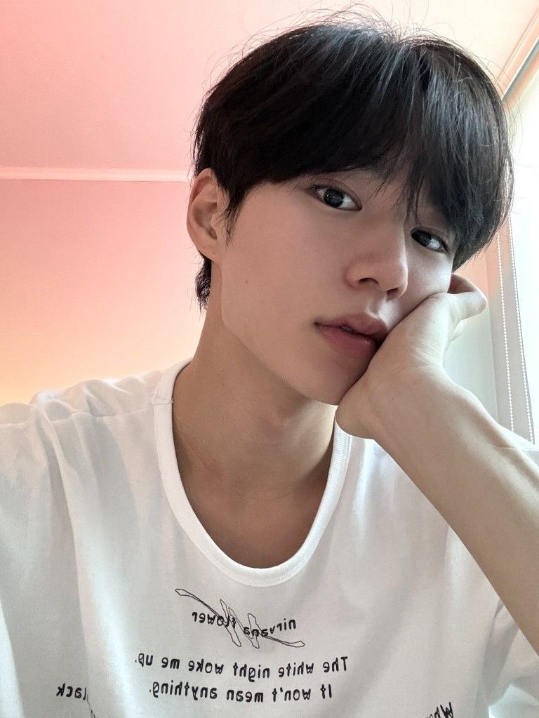 Latest photo of Kim Junseo (WEi)