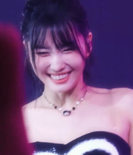Behind-the-scenes cut of Momo (TWICE)