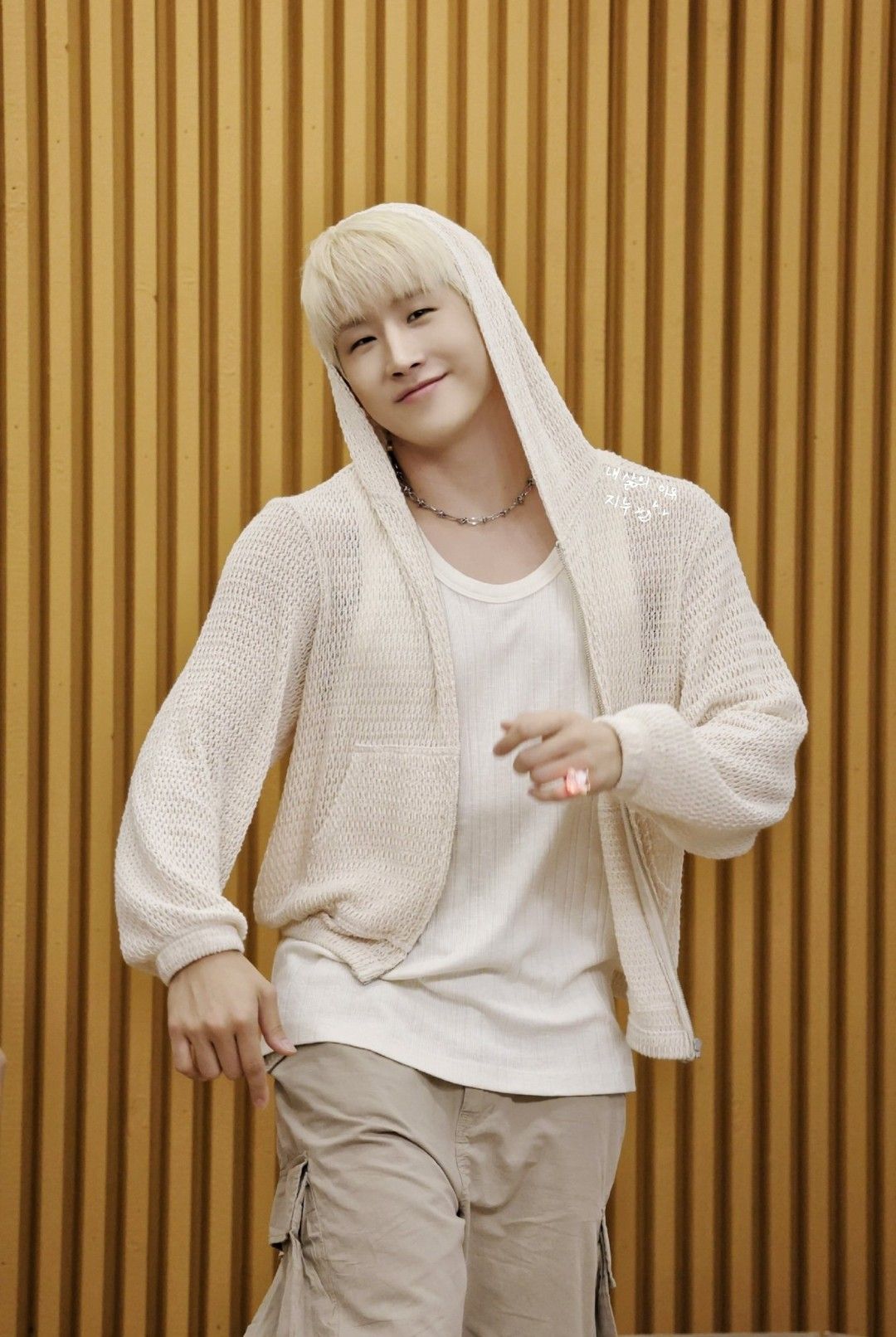 Behind-the-scenes cut of Jinjin (ASTRO)