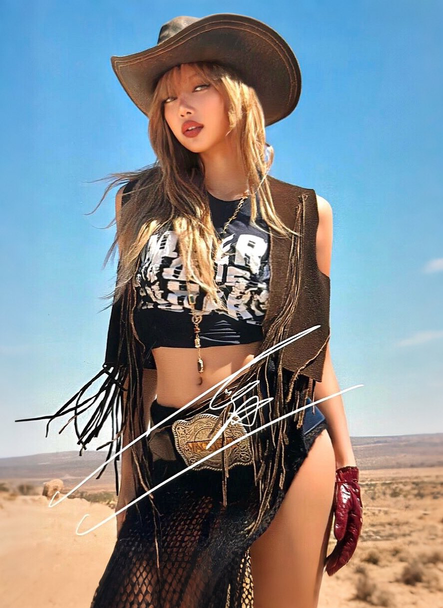 Behind-the-scenes cut of Lisa (BLACKPINK)