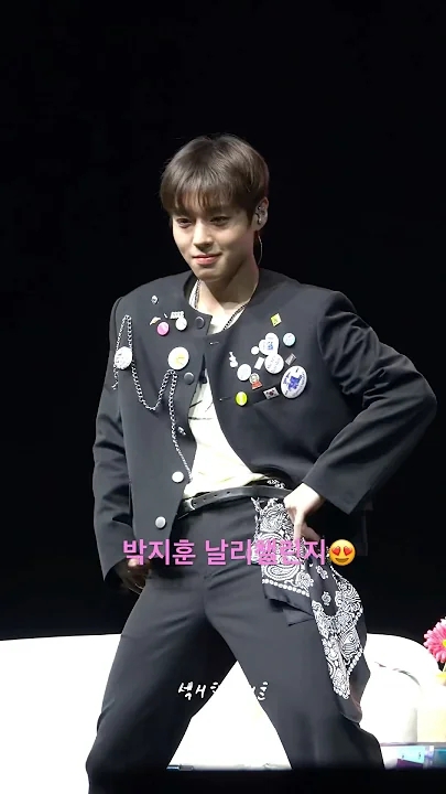 Today's most popular wallpaper in the Park Jihoon community