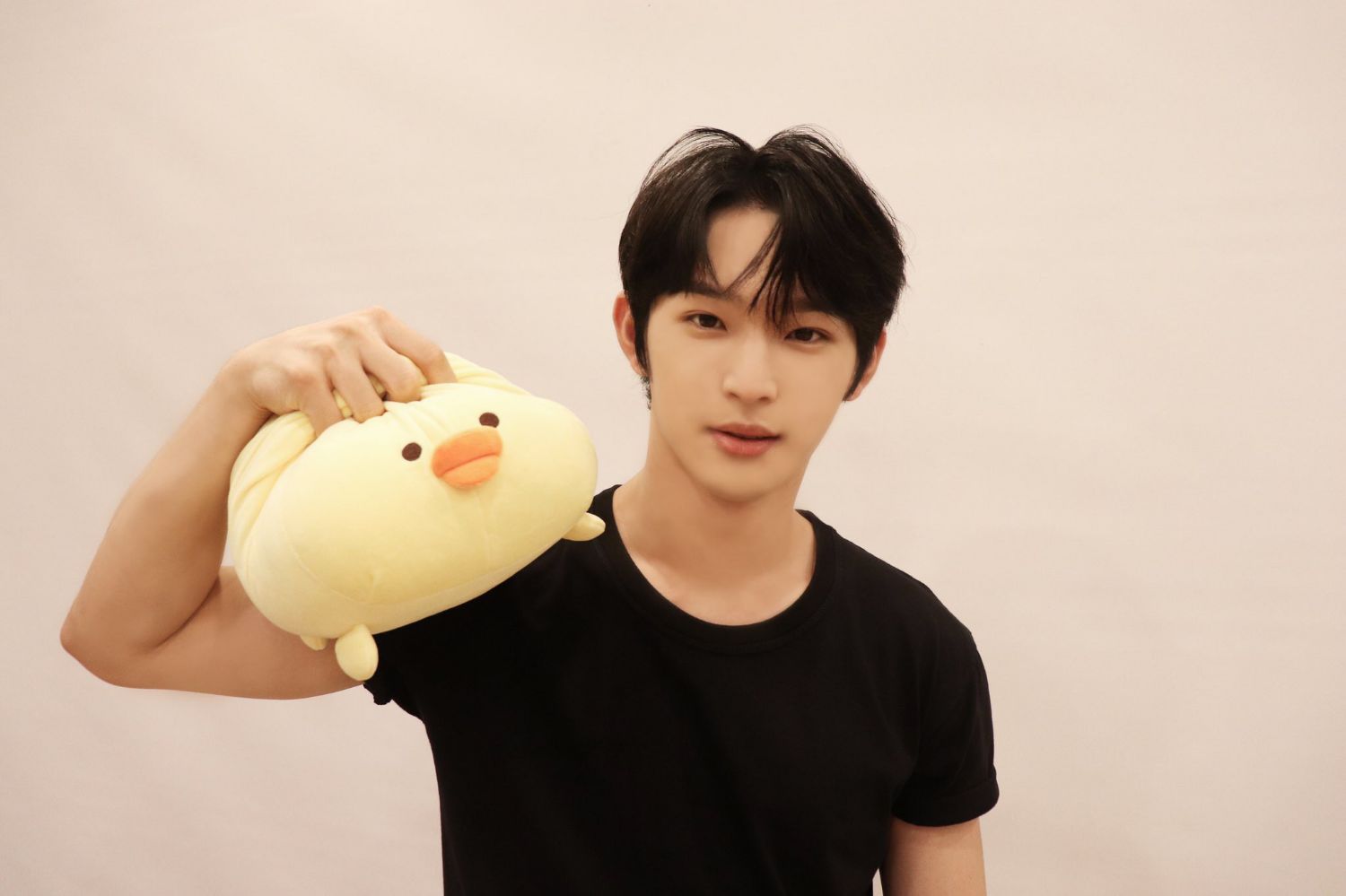 Behind-the-scenes cut of LEE DO (ONEUS)
