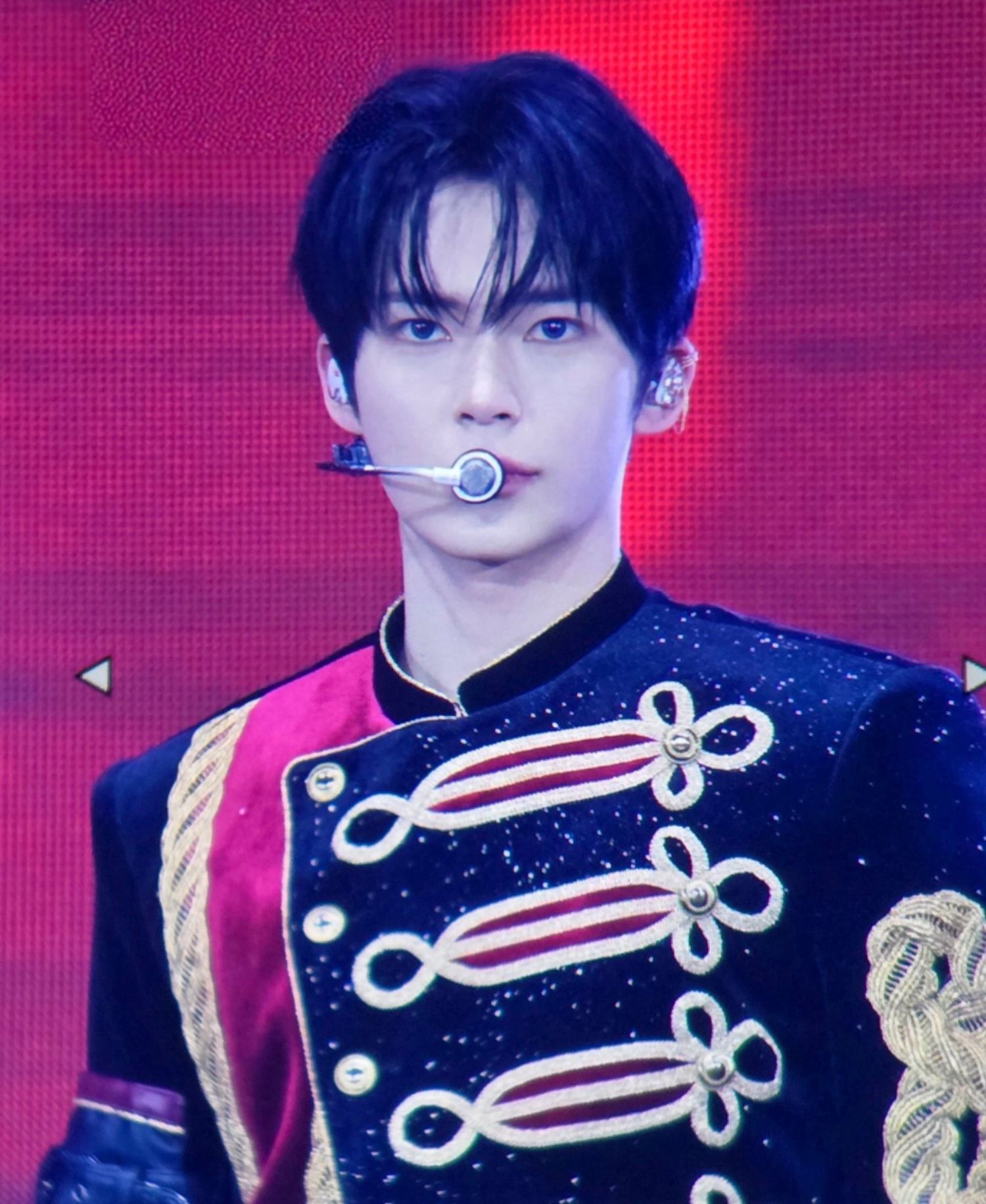 A moment captured by Sung Hanbin (ZEROBASEONE)'s fan