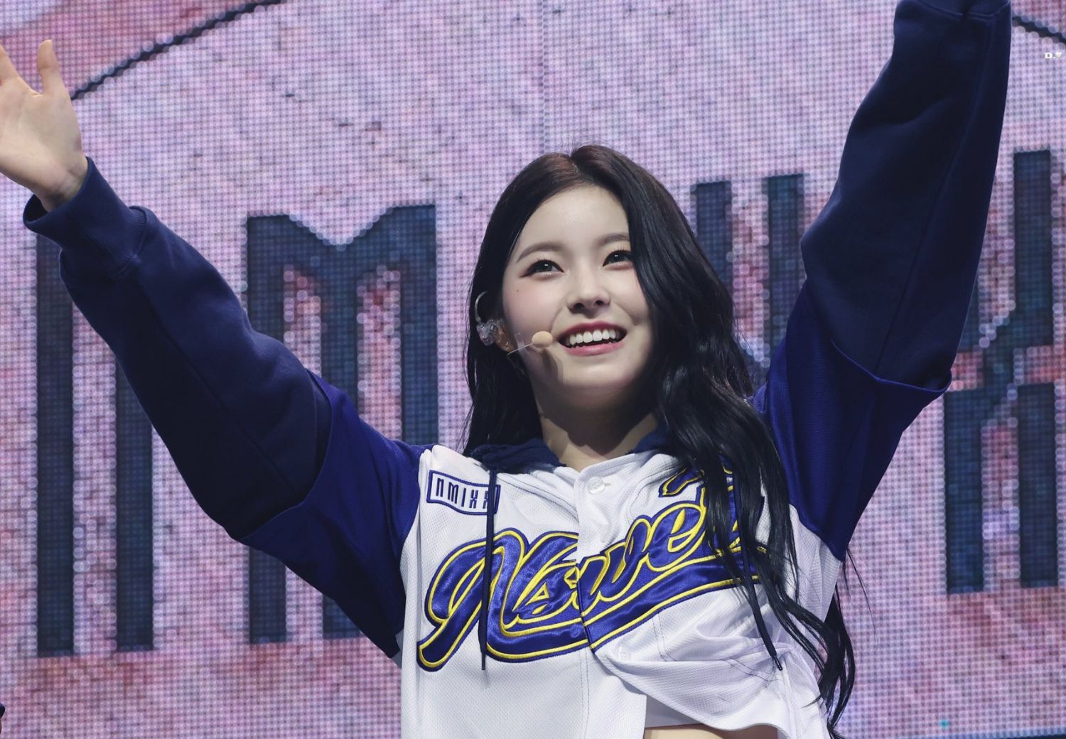 A moment captured by Kyujin (NMIXX)'s fan