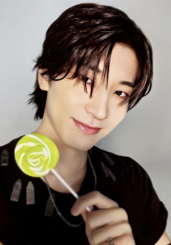 Latest photo of Wonwoo (SEVENTEEN)