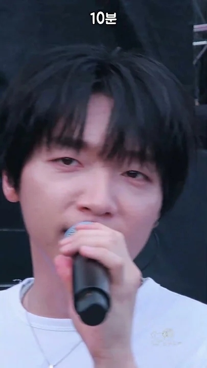 A moment captured by Jeong Sewoon's fan