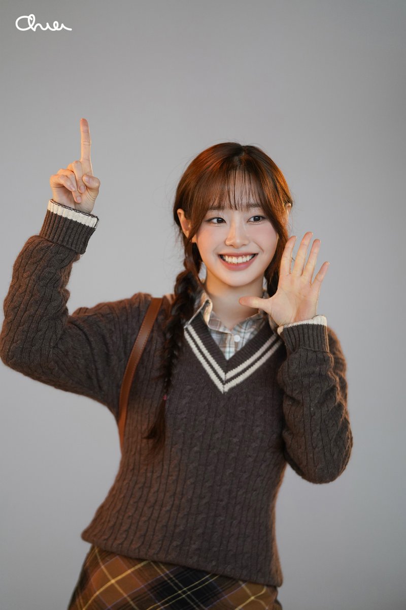 Behind-the-scenes cut of Chuu