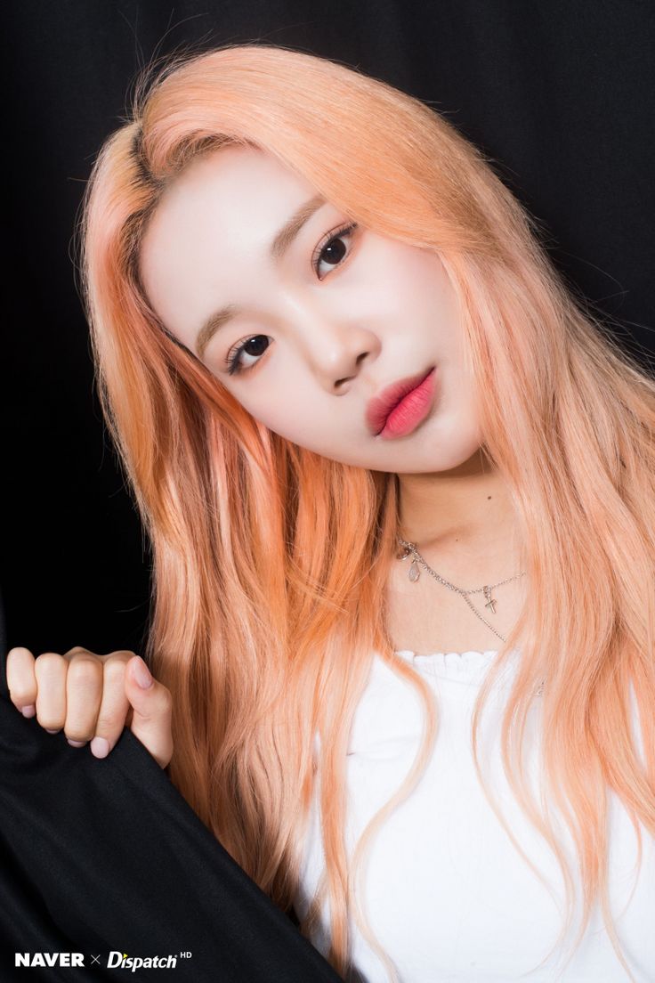 Behind-the-scenes cut of Joo E (MOMOLAND)