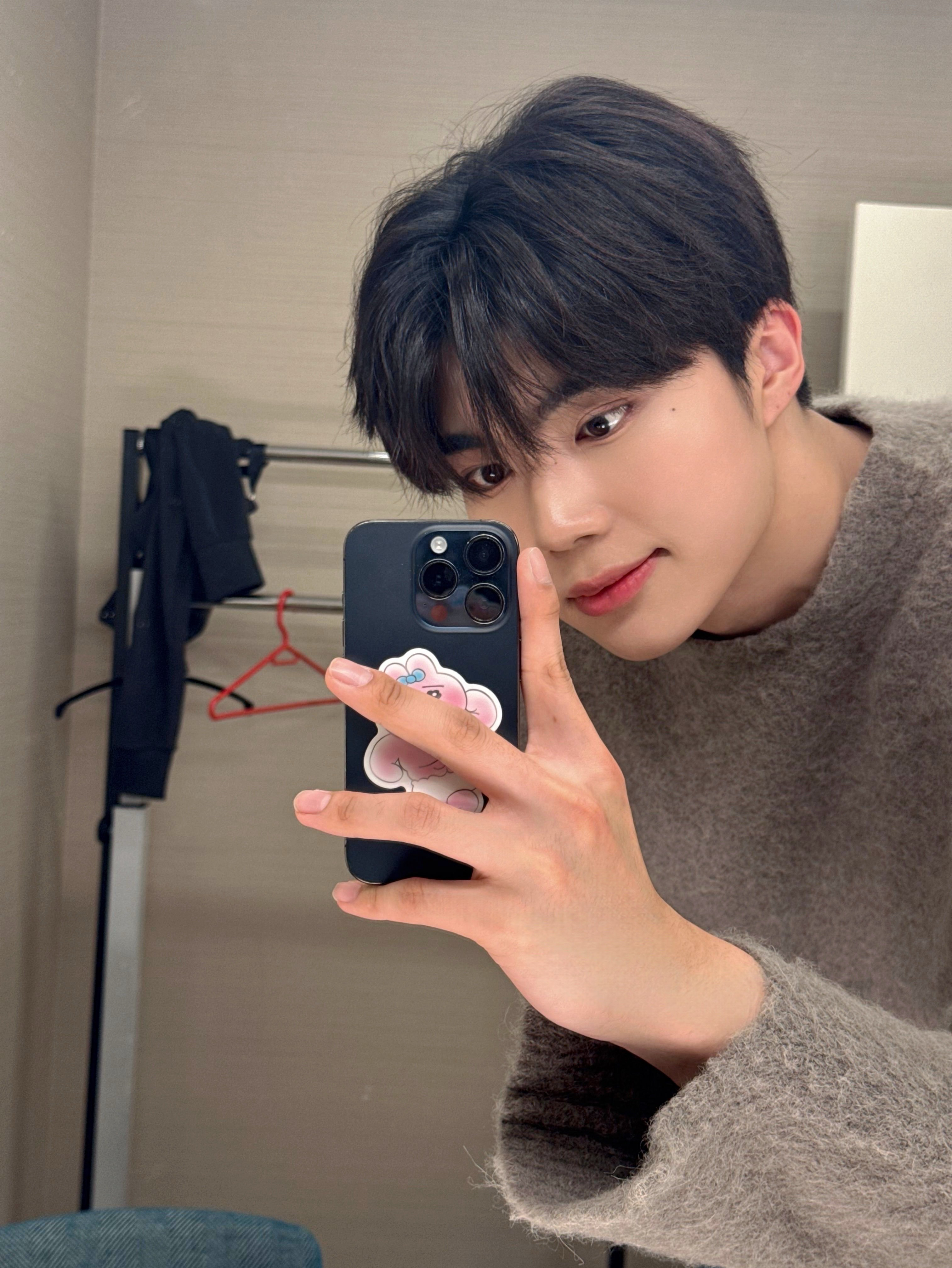 Recent activity shot of Park Gunwook (ZEROBASEONE)