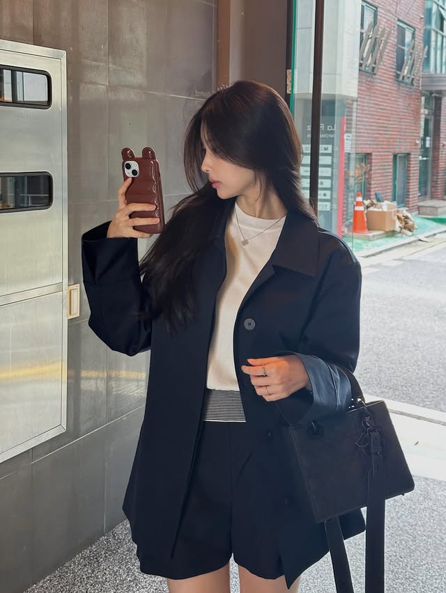 A moment captured by Kang Hyewon's fan