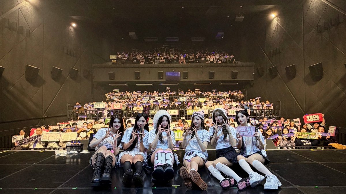 A moment captured by PURPLE K!SS's fan