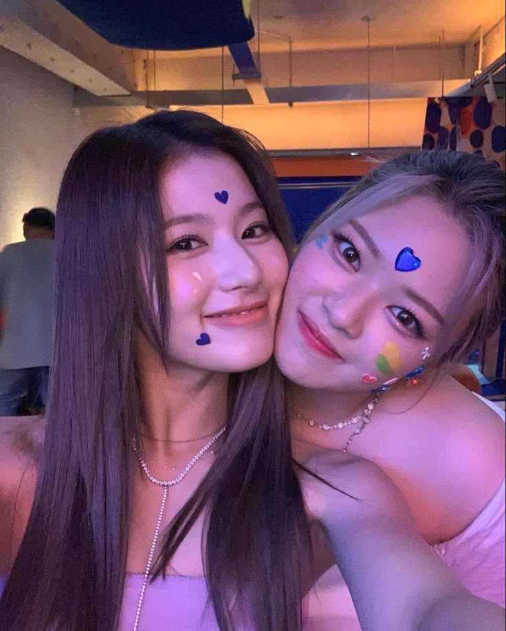 사나 (TWICE)의 비하인드 컷