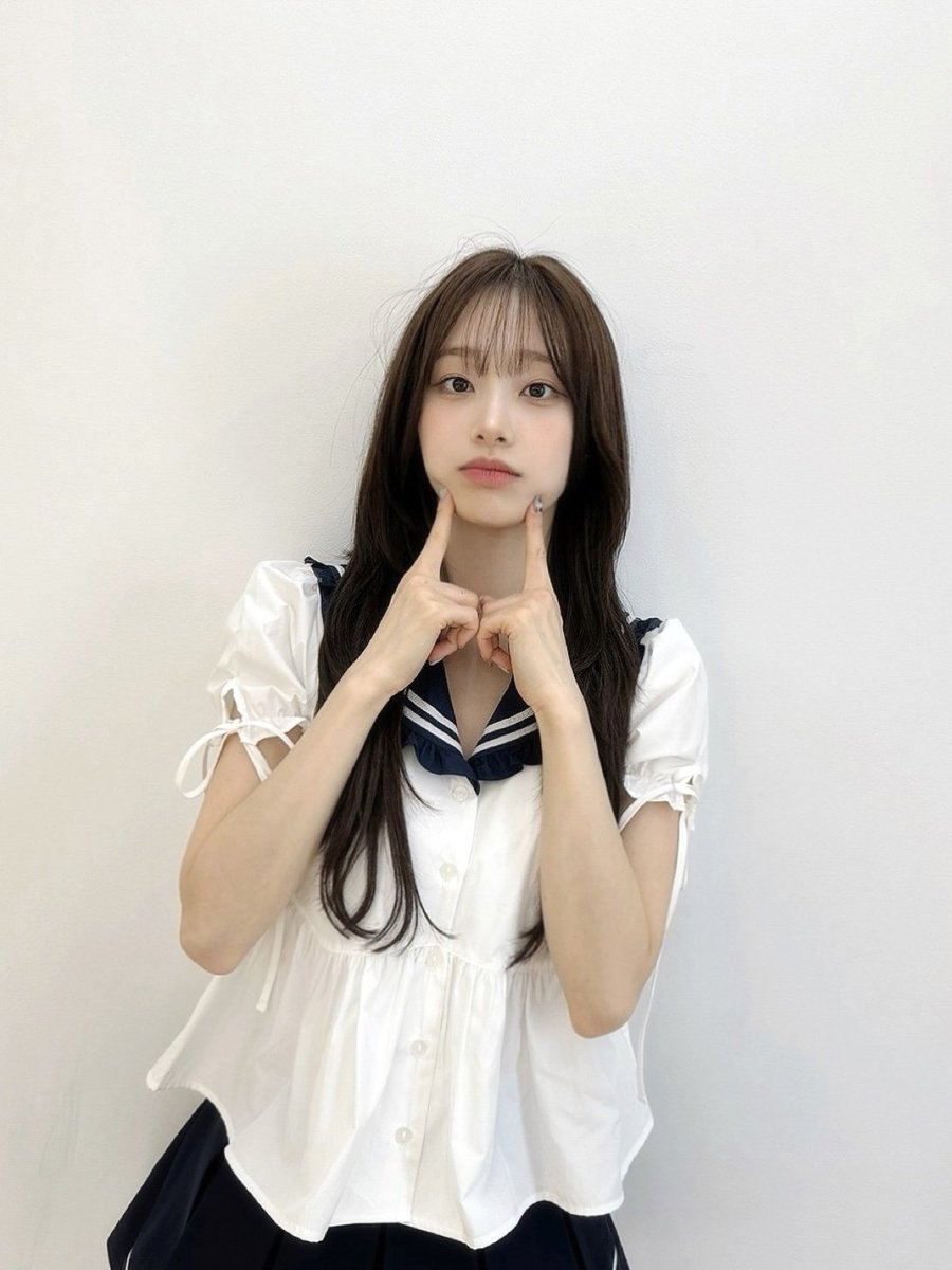 Behind-the-scenes cut of Chuu