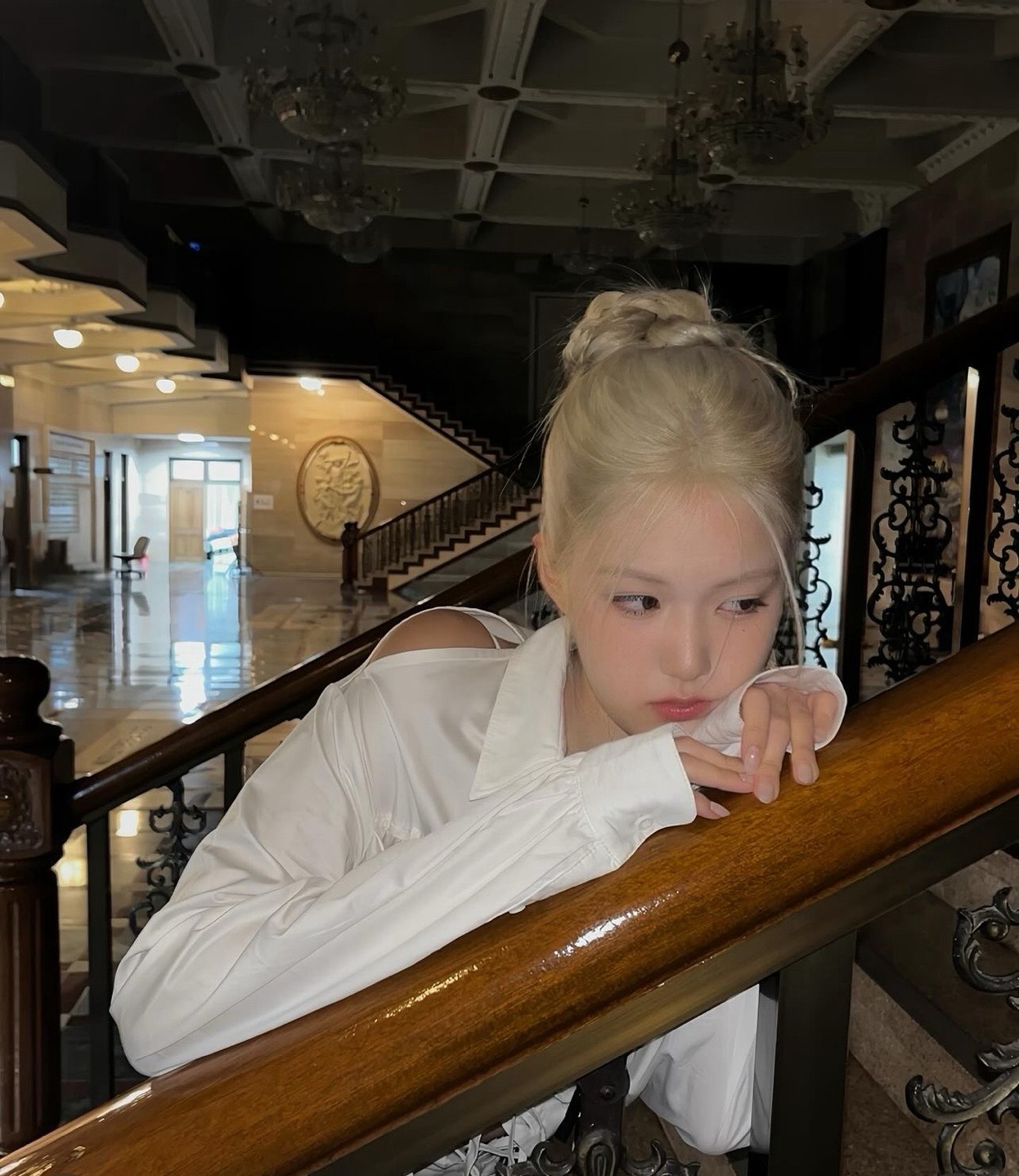 Behind-the-scenes cut of Yoon Jiyoon