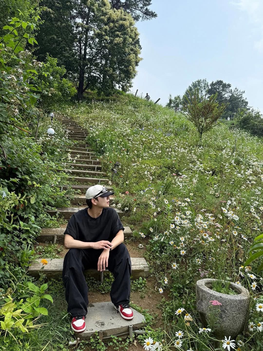 Recent activity shot of Joshua (SEVENTEEN)