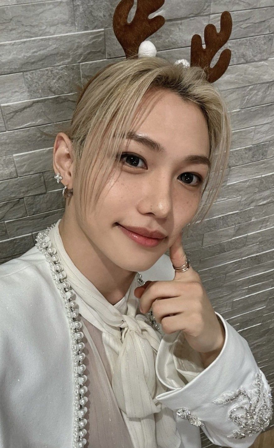 Latest photo of Felix (Stray Kids)