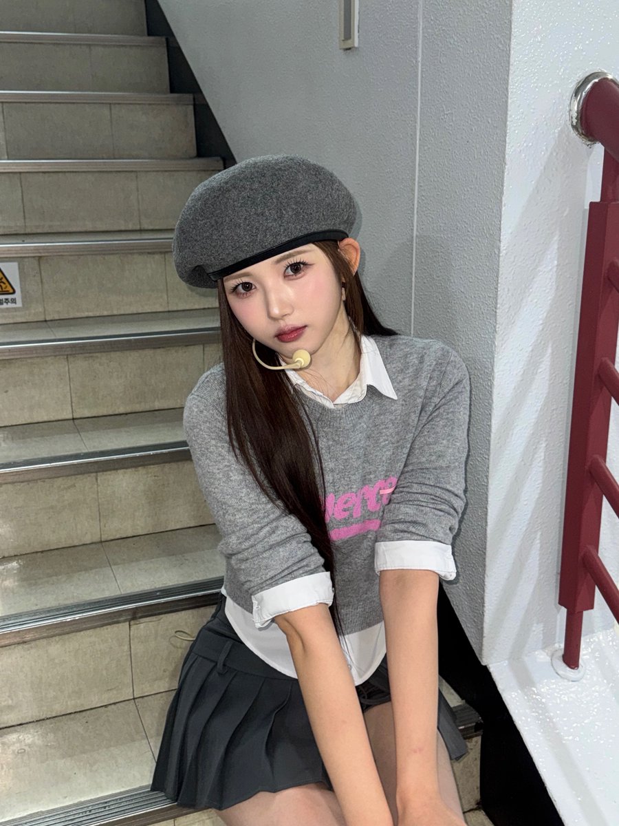 Behind-the-scenes cut of tripleS