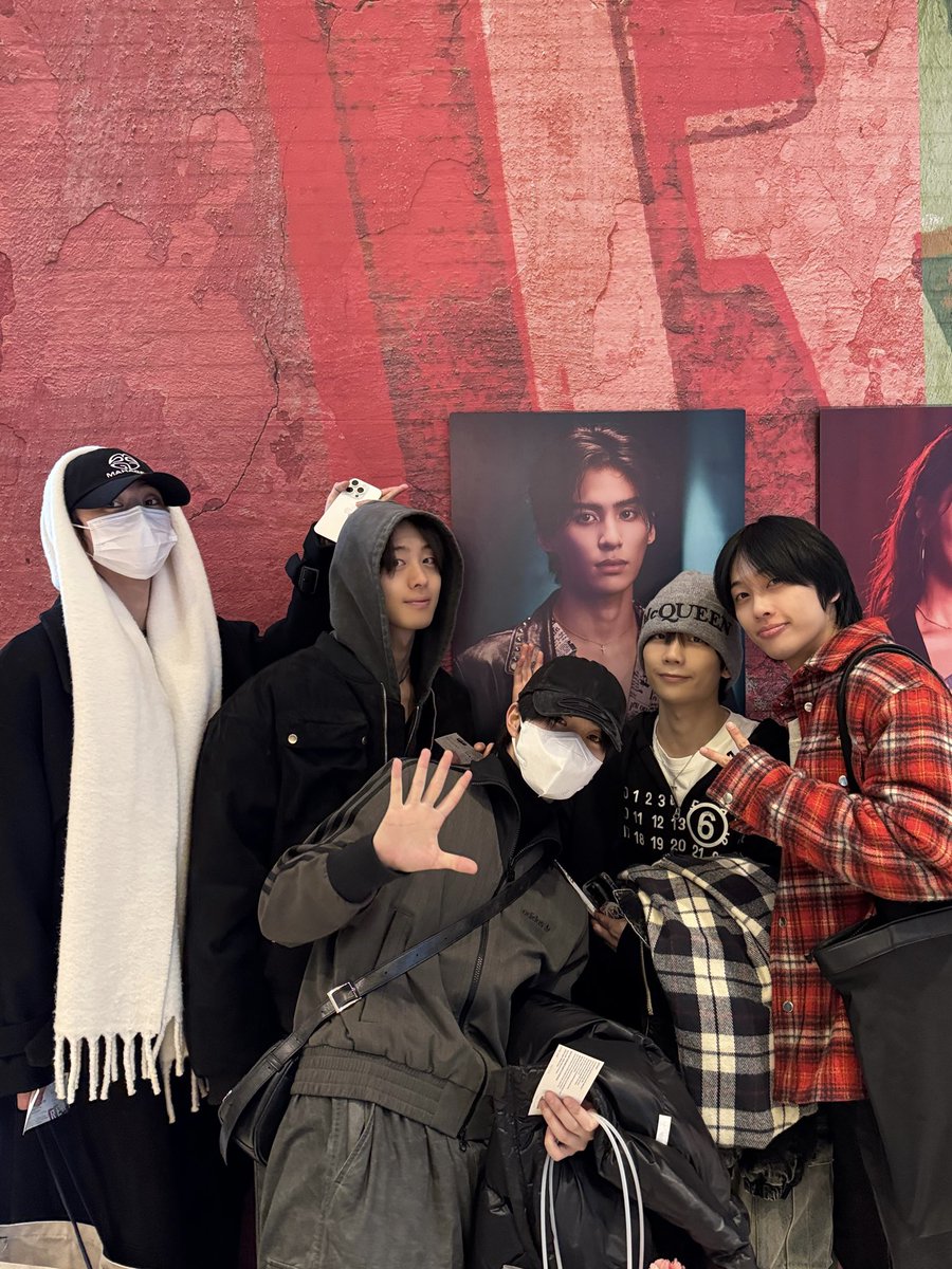 Behind-the-scenes cut of Hi-Fi Un!corn