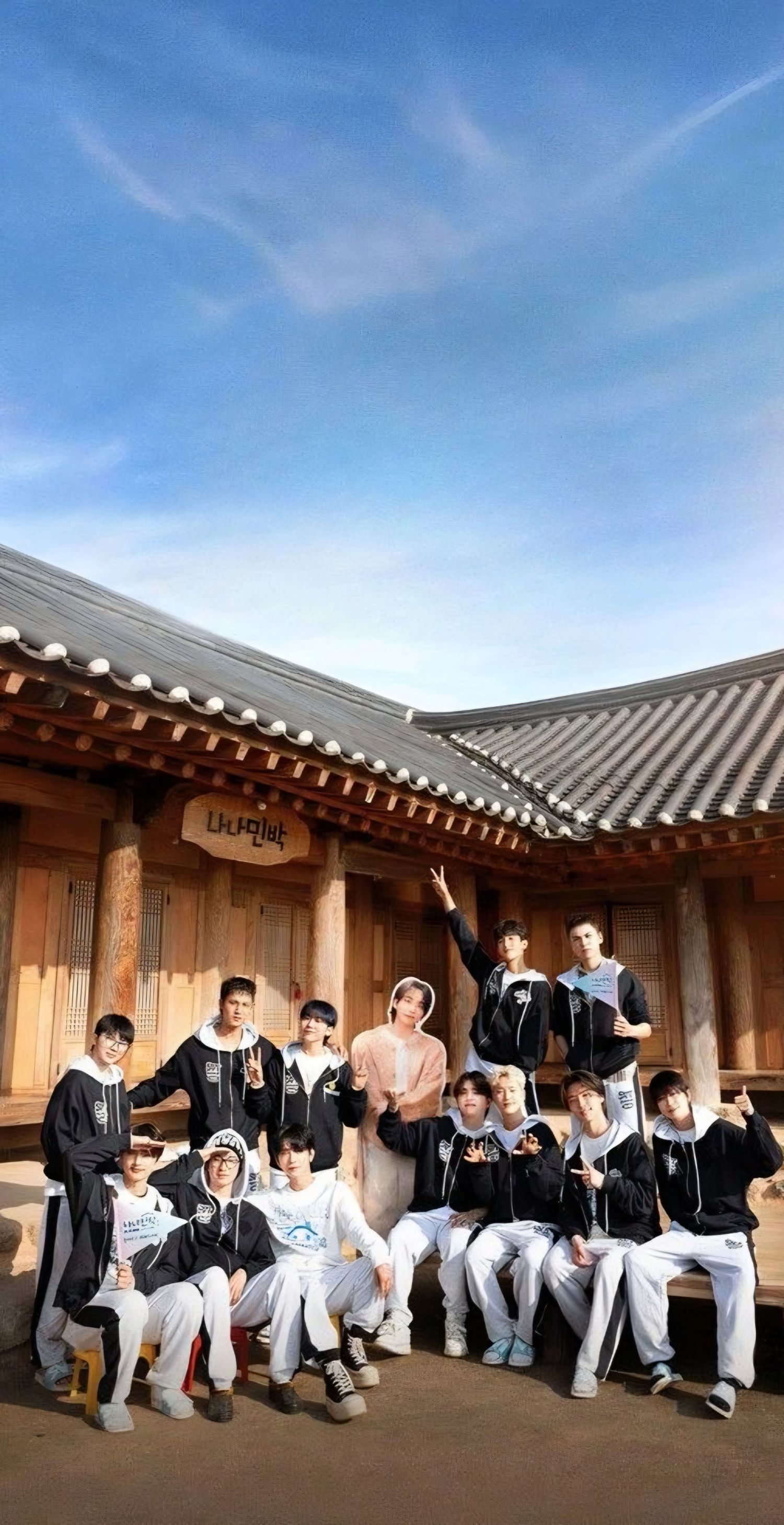 Fandom-recommended wallpaper image of SEVENTEEN