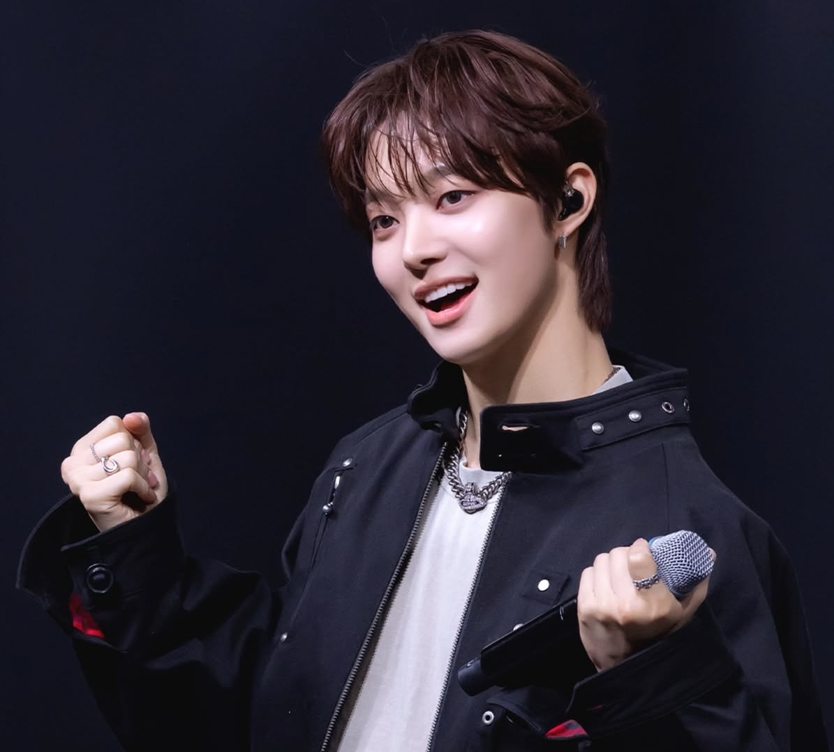 Latest photo of EJ (&TEAM)