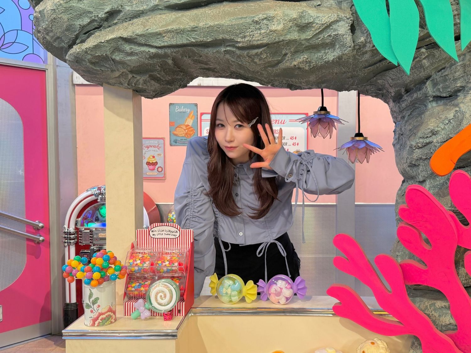 Behind-the-scenes cut of Kasahara Momona (ME:I)