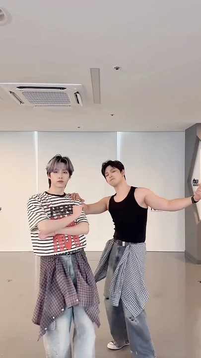 Recent activity shot of LEE DO (ONEUS)