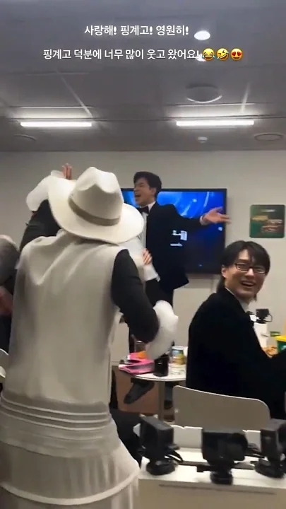 Fan-made special wallpaper for WOODZ