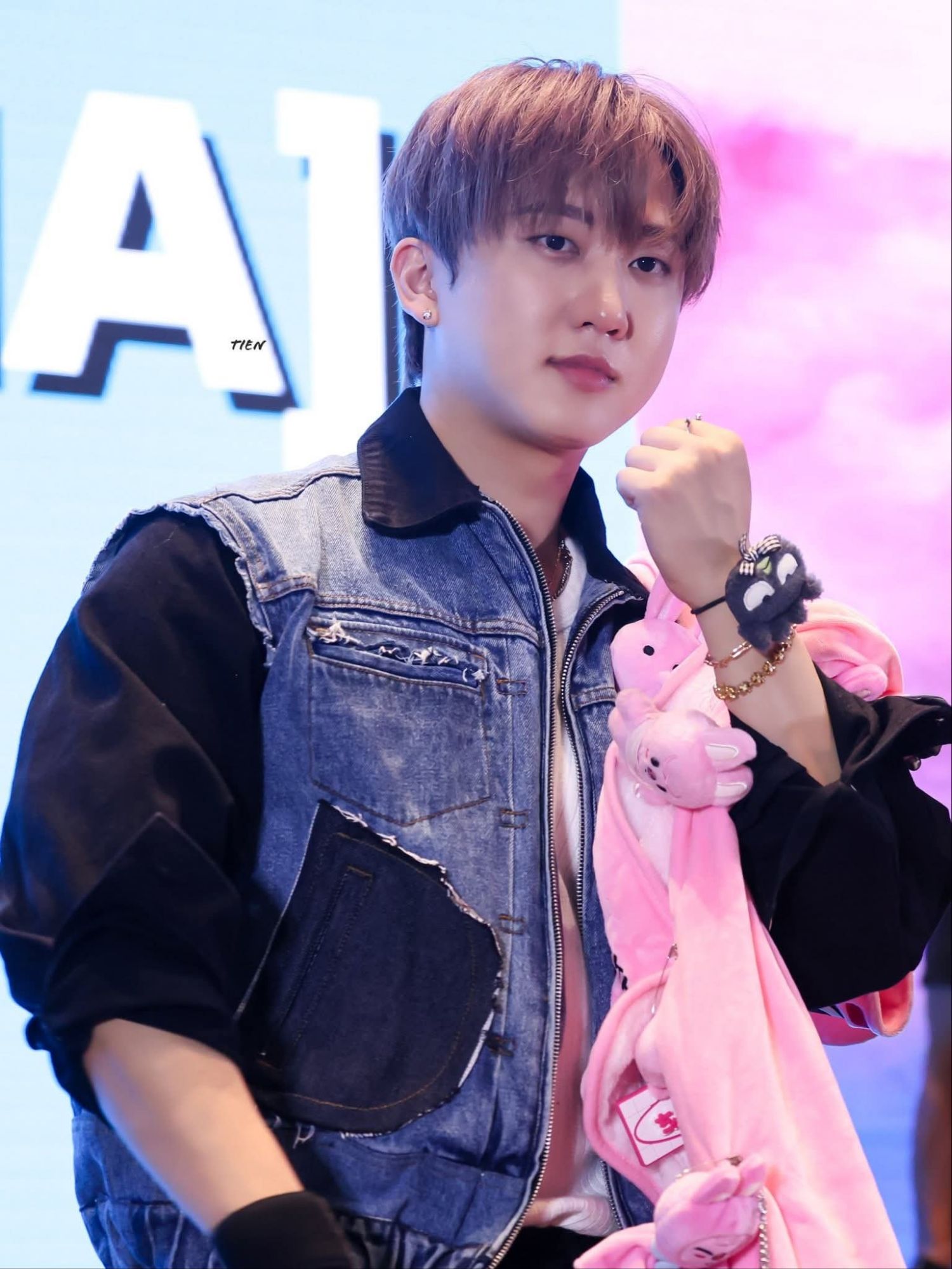 Behind-the-scenes cut of Changbin (Stray Kids)