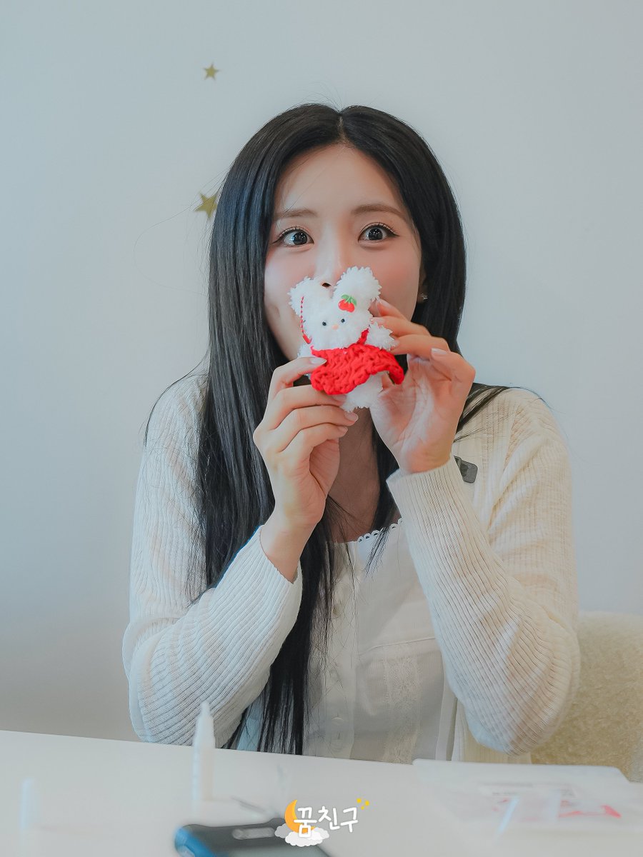 A moment captured by fromis (9)'s fan