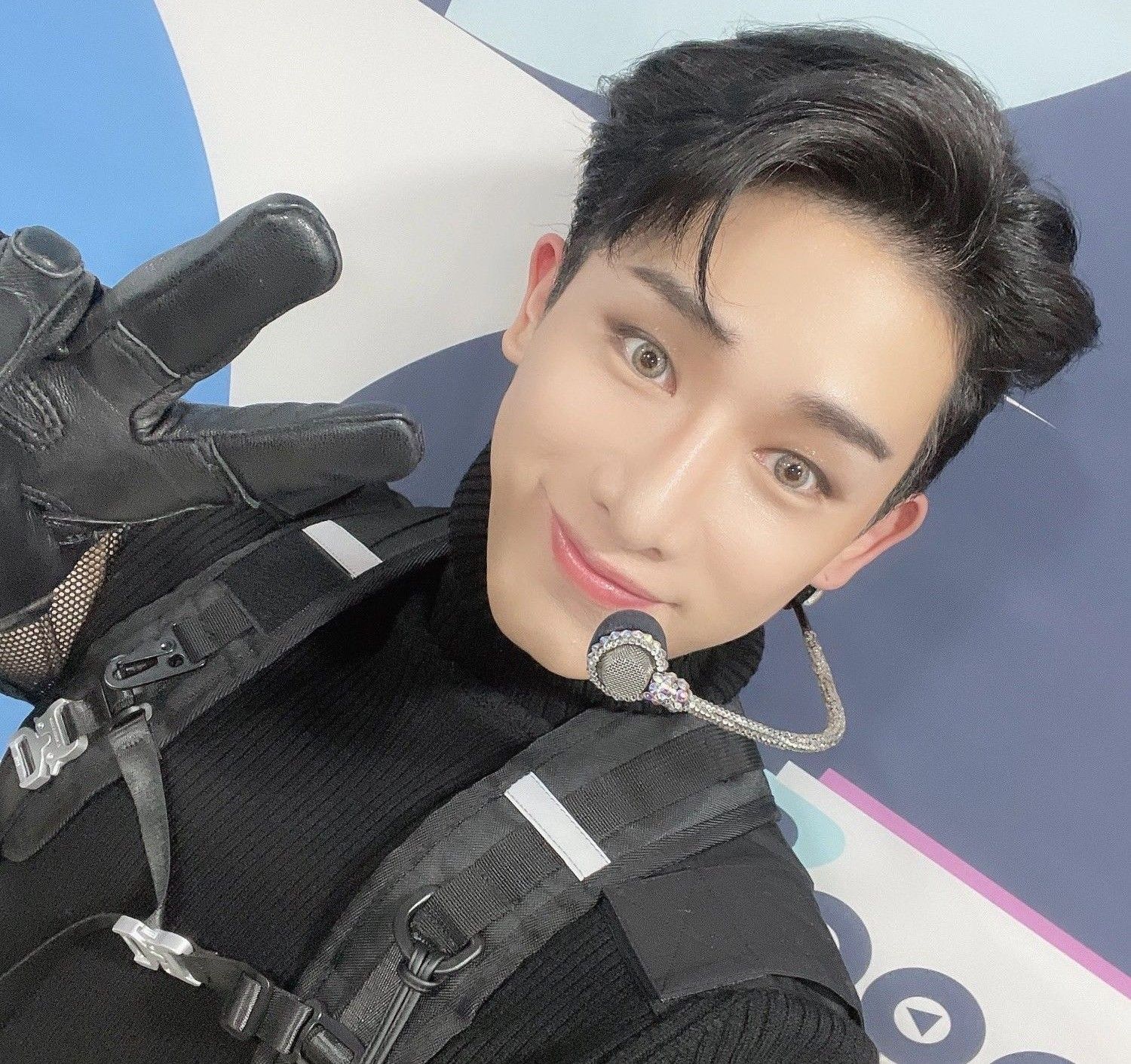 A moment captured by Wonho's fan