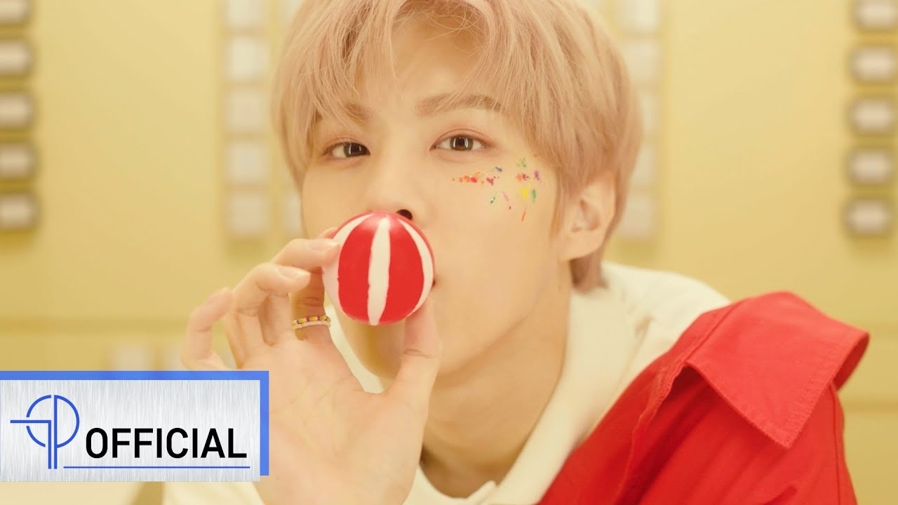 Behind-the-scenes cut of Kim Wooseok