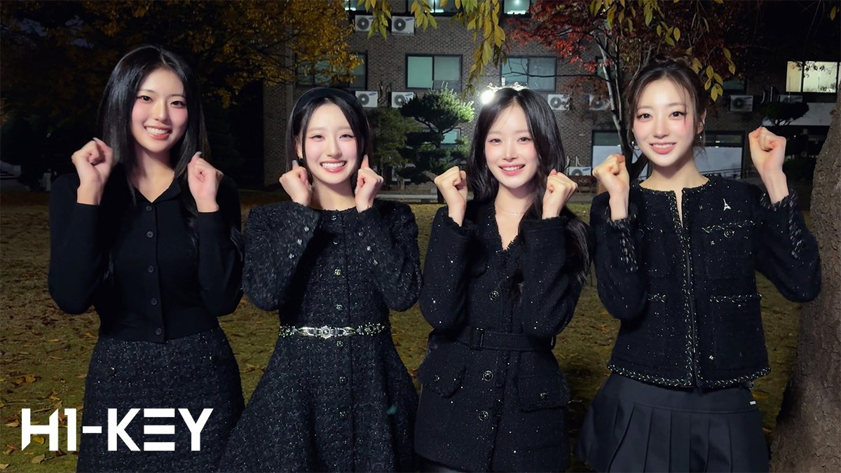 A moment captured by H1-KEY's fan