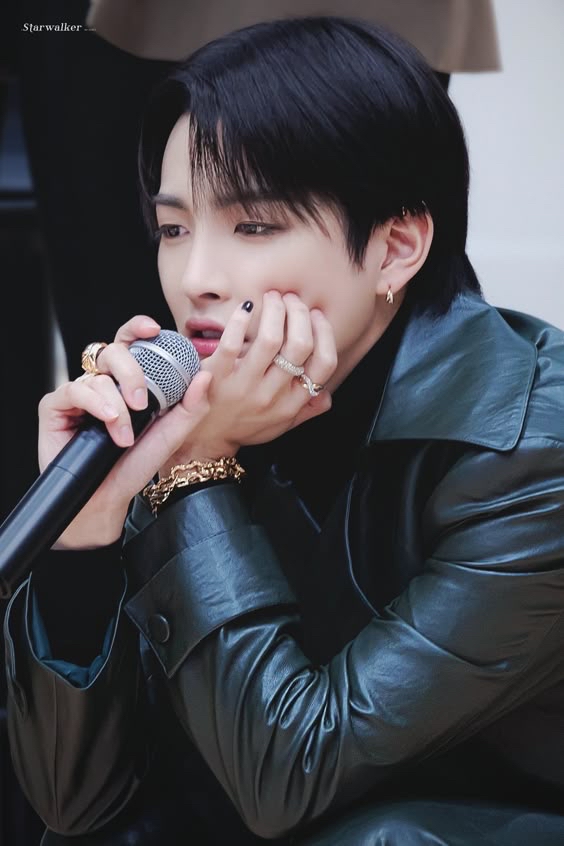 A moment captured by Hongjoong (ATEEZ)'s fan