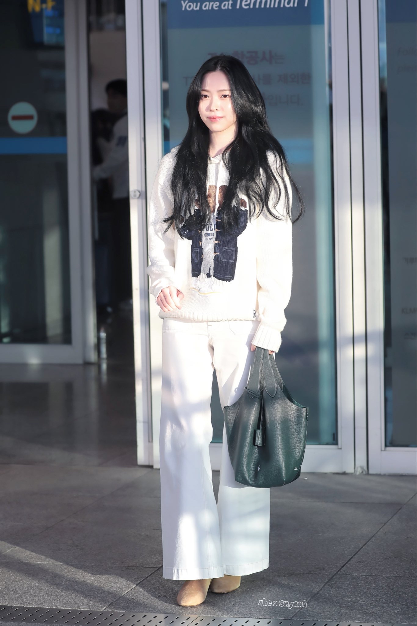 류진 (ITZY)의 비하인드 컷