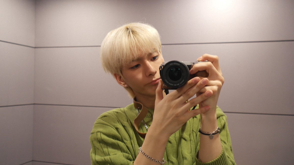 Behind-the-scenes cut of Xdinary Heroes