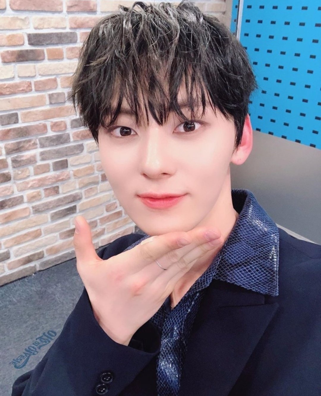 황민현의 비하인드 컷